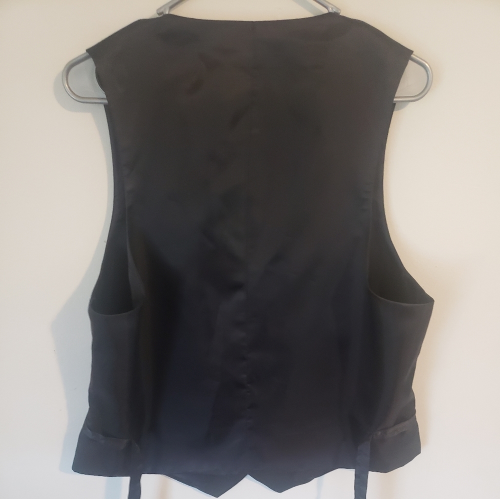 Vest - Picture 5 of 5